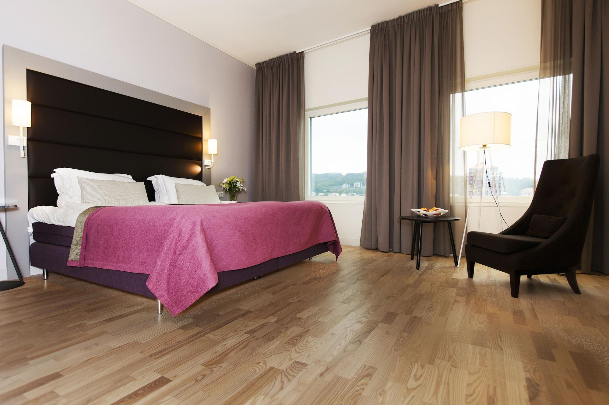 Elite Plaza Oernskoeldsvik Hotel Buitenkant foto