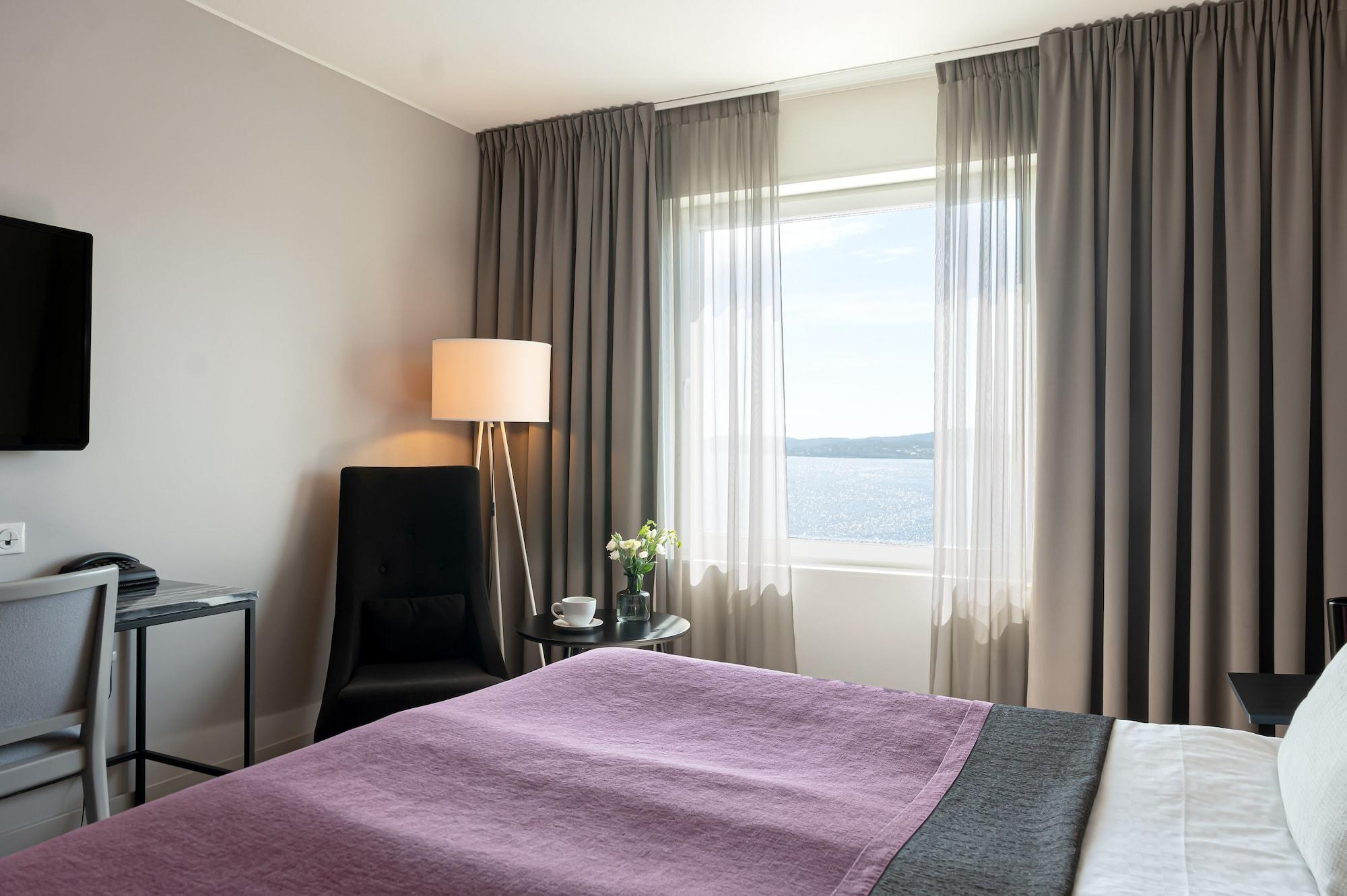 Elite Plaza Oernskoeldsvik Hotel Buitenkant foto